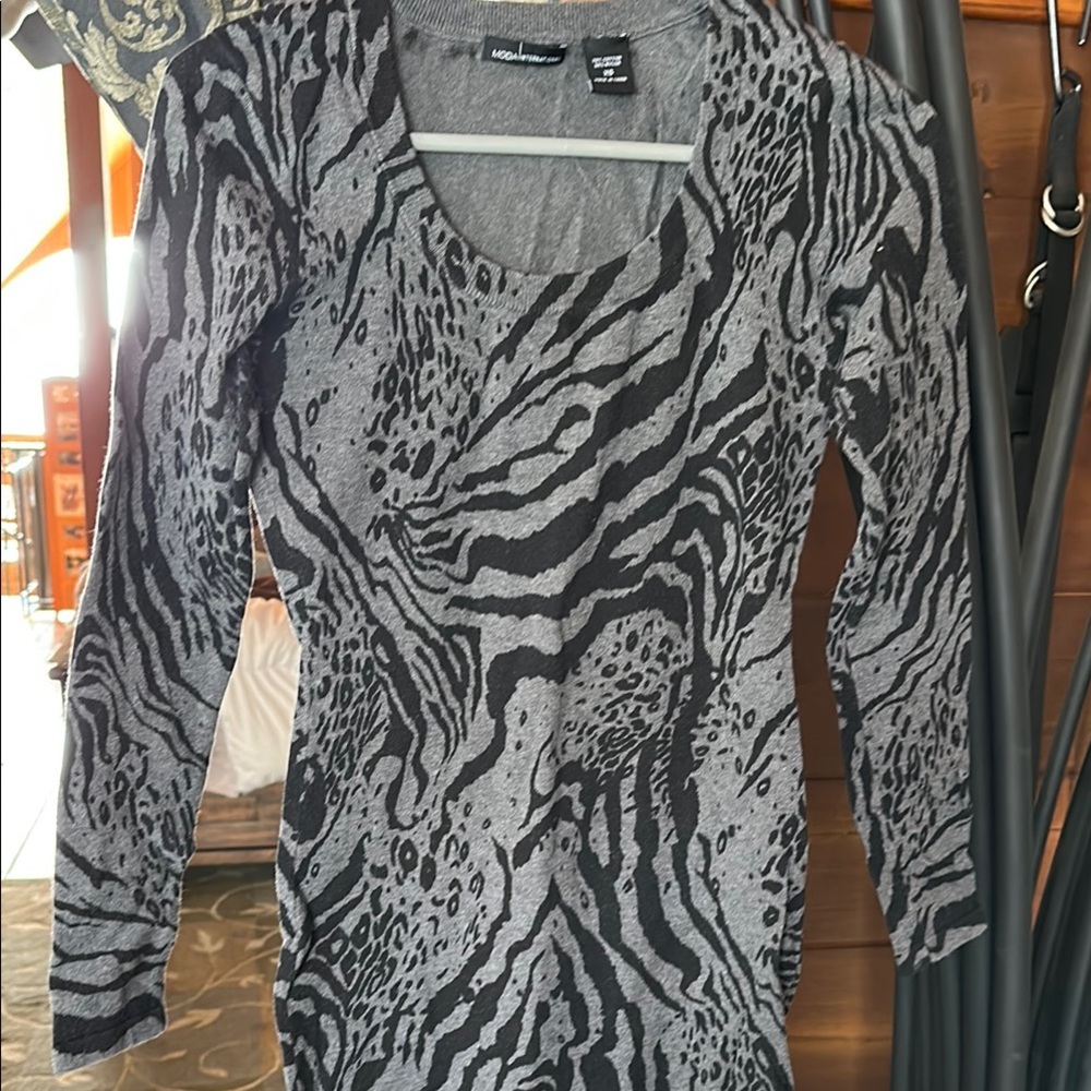 Moda International Gray print sweater dress
